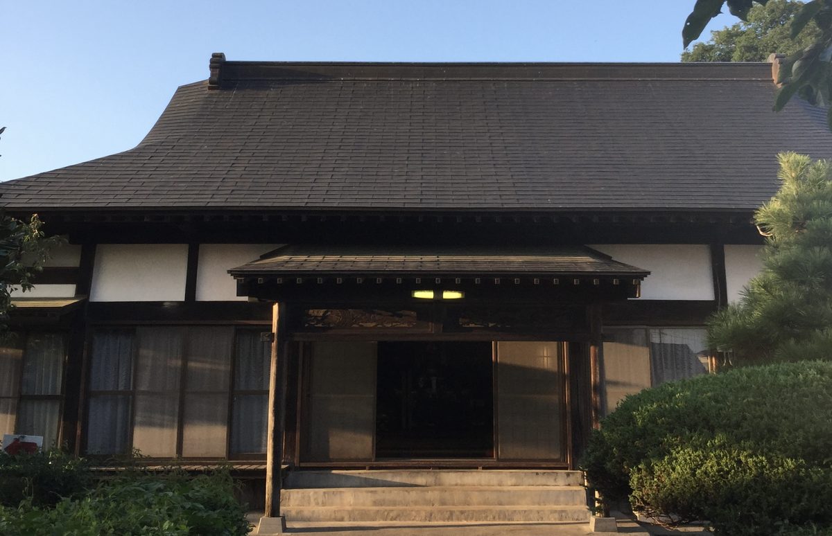 夕暮れの蓮城院・本堂